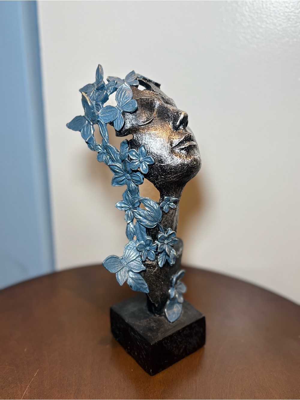 Blue Floral Woman Bust Sculpture for Home Décor